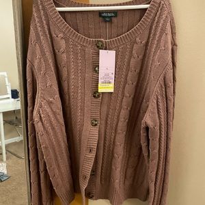 Cute button down sweater, tag is still on !
